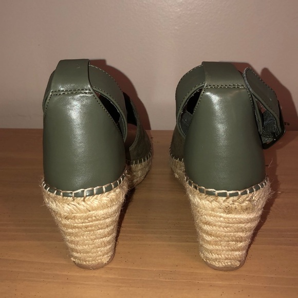 Gap Dark Green Faux Suede Wedges 💚 - Picture 3 of 5